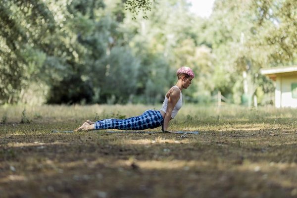Come introdurre la pratica dello yoga in azienda per migliorare il benessere dei dipendenti?